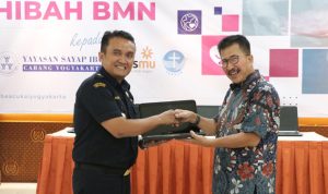 Bea dan Cukai Yogyakarta memberikan bantuan laptop kepada dua yayasan sosial